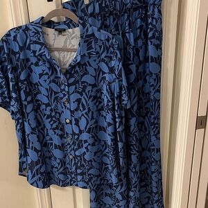 Talbots Blue Floral Outfit - Top Size L & Pants Size M